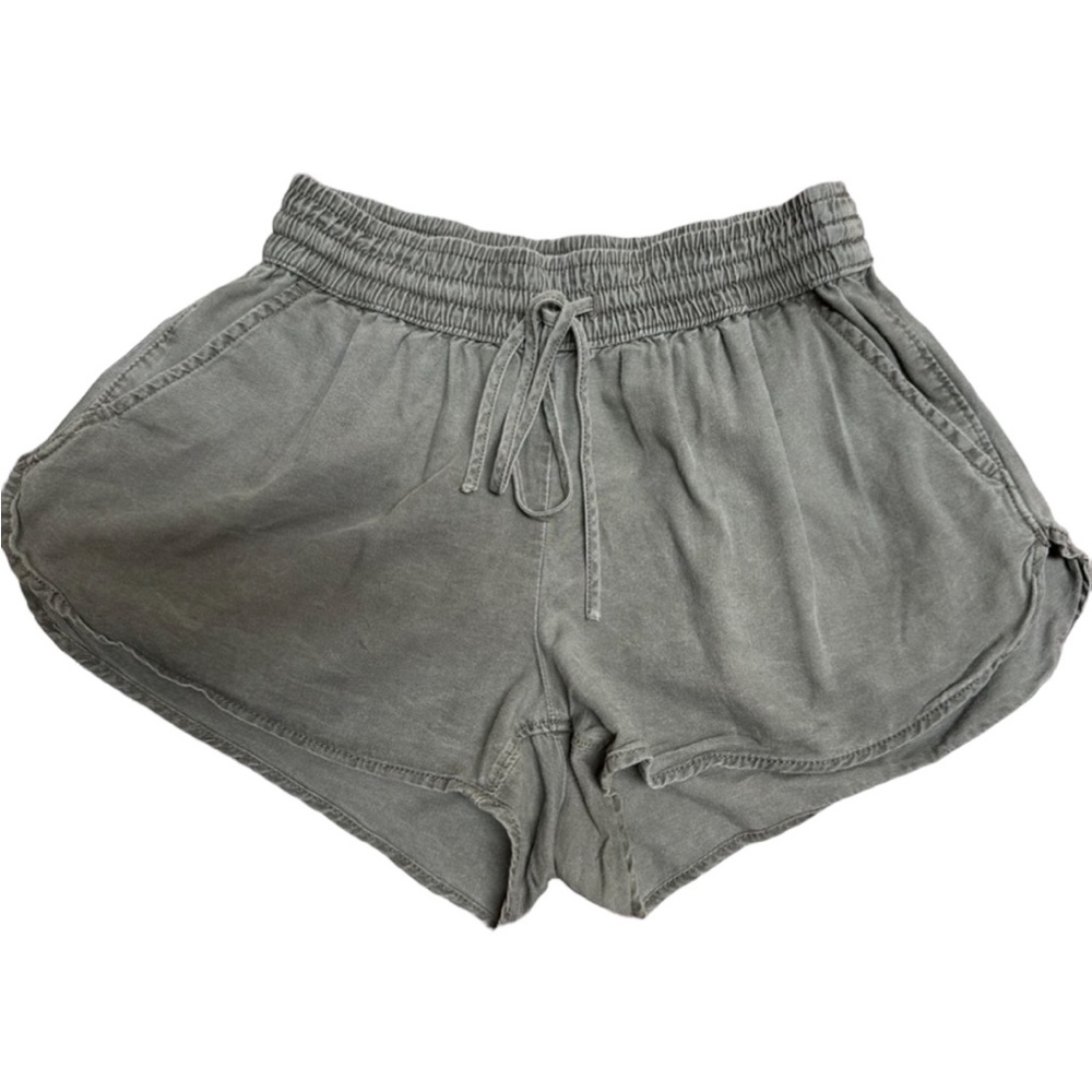 Hollister olive green linen summer shorts with pockets